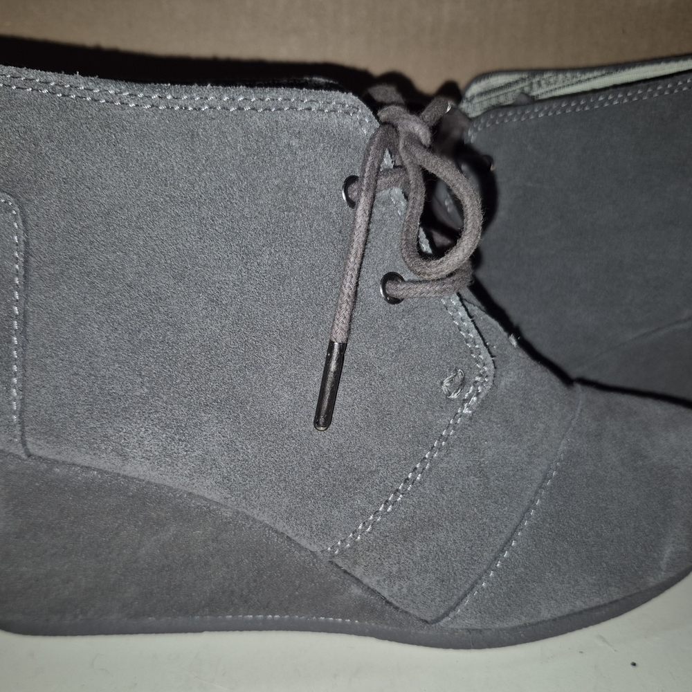 TOMS Desert Tie-Up Suede Wedge Booties Charcoal Gray Sz 8.5 Like New wedge Boots